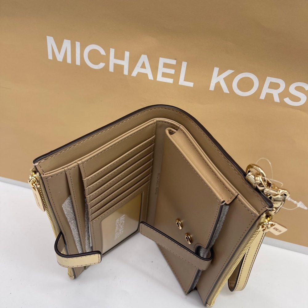 MICHAEL KORS JST Lg Double Zip Signature Logo Wristlet Wallet Phon
Pale Gold
NWT - Picture 9 of 16
